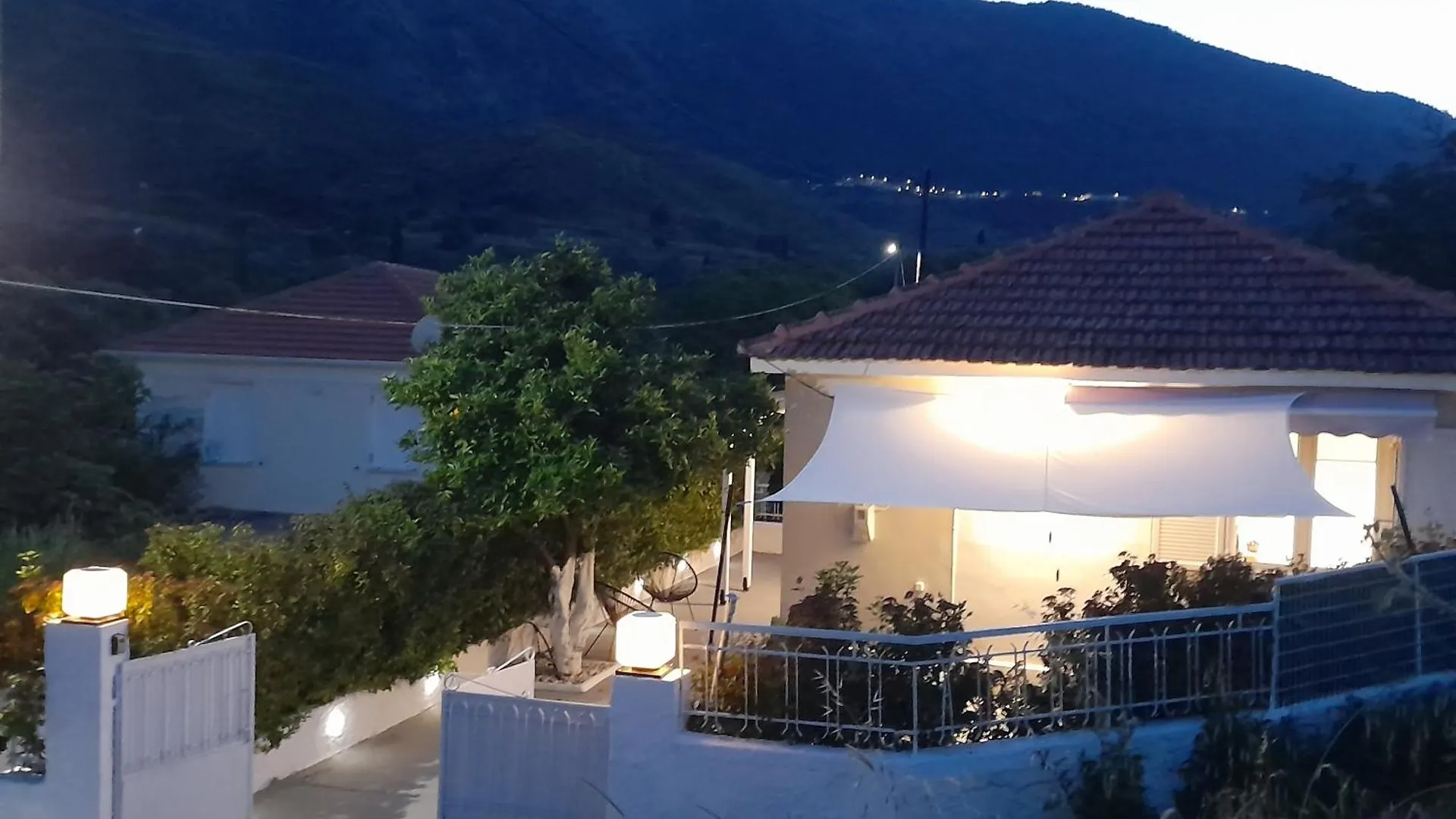Modern Apartment 10Mins From The Beach Agia Eirini 0*,  Greece