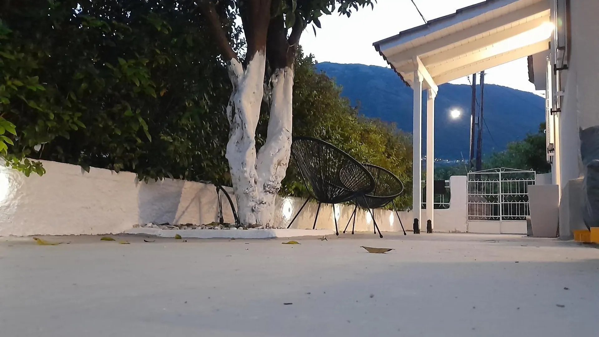 Country house Modern Apartment 10Mins From The Beach Agia Eirini Greece